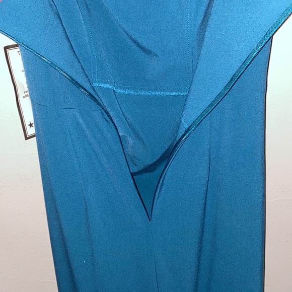 Vince Camuto Maxi Dress. - Picture 14 of 16